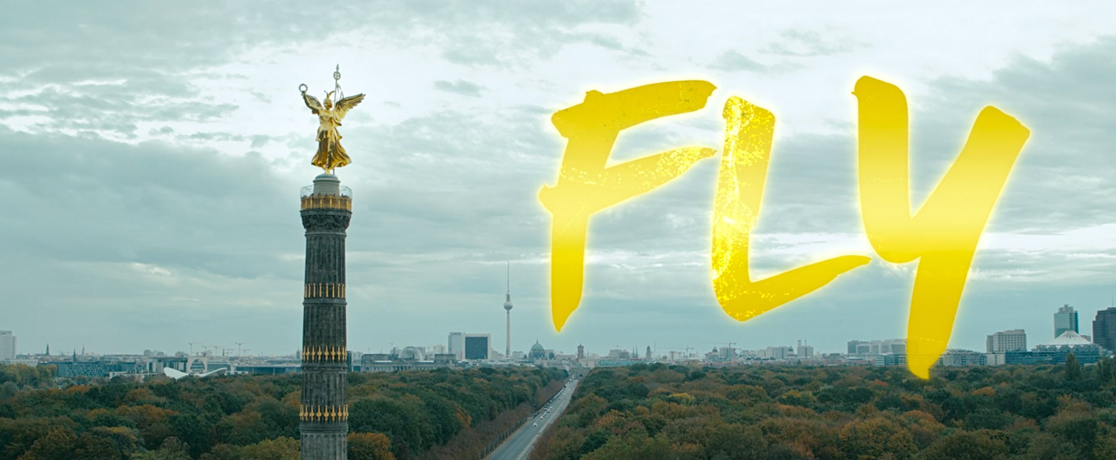 Main Titles zu Kinospielfilm »FLY« – example image of the animation | MARIA LISSEL Animation + Motion Design | maria-lissel.de